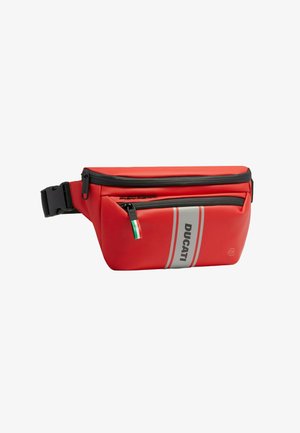 Sac banane rouge au design élégant et étanche. Comprend une fermeture éclair noire, des rayures grises et un petit accent avec le drapeau italien.