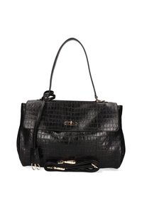 Bolso de mano de cuero negro con estampado de cocodrilo, con asas en la parte superior, cierre de solapa y correa de hombro desmontable con herrajes en tono dorado.