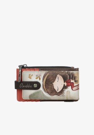 Geldbörse mit Reißverschluss und Druckknopfverschluss, mit einer Illustration eines Mädchens mit geschlossenen Augen, langen braunen Haaren und roten Stiefeln vor einem beige-braunen Hintergrund.