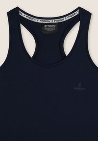 Maglione sportivo blu navy con design a racerback, caratterizzato da un cinturino testurizzato con dettagli del logo sul collo e un sottile logo del marchio sul fronte.