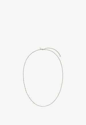 Silberfarbene Halskette mit einem filigranen Kettendesign, einem gleitenden Verschluss, glatter Textur und minimalistischem runden Akzentdetail.