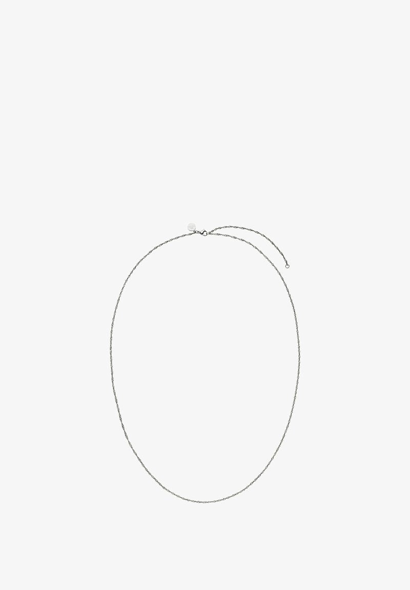 Silberfarbene Halskette mit einem filigranen Kettendesign, einem gleitenden Verschluss, glatter Textur und minimalistischem runden Akzentdetail.