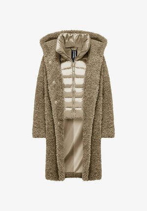 Bruine fleece jas met een zachte textuur, voorzien van een gevoerde binnenlaag in een lichter beige, ritssluiting en een capuchon.