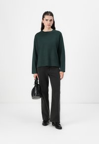 Vero Moda VMSILJE O-NECK BOXY - Pulover - pine grove