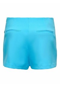 Pantalones cortos azules de tejido suave. Consta de dos bolsillos traseros con costuras mínimas. Corte recto con un dobladillo limpio.