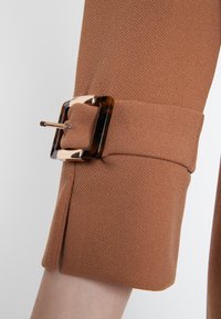 Ana Alcazar A-LINIENKLEID SIDARA - Robe de soirée - braun