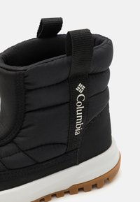 Columbia SNOWTROT™ UNISEX - Zimné čižmy - black/sea salt