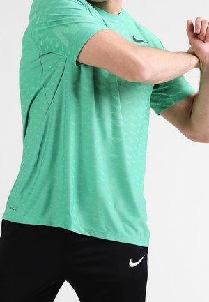Sport T-shirt - green