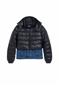 Giacca imbottita nera con zip frontale, cappuccio e parte inferiore in denim. Presenta una texture trapuntata e un tessuto in denim blu a contrasto.