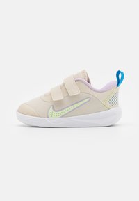 Nike Performance OMNI MULTI COURT UNISEX - Scarpe da corsa su strada - light orewood brown/barely volt/lilac bloom/light photo blue
