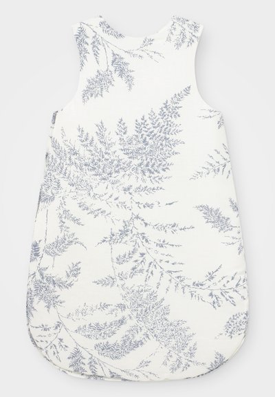 Sac sleeping bianco senza maniche per bambini con morbidi motivi a foglia di felce grigia, fondo arrotondato e chiusura con cerniera sul lato.