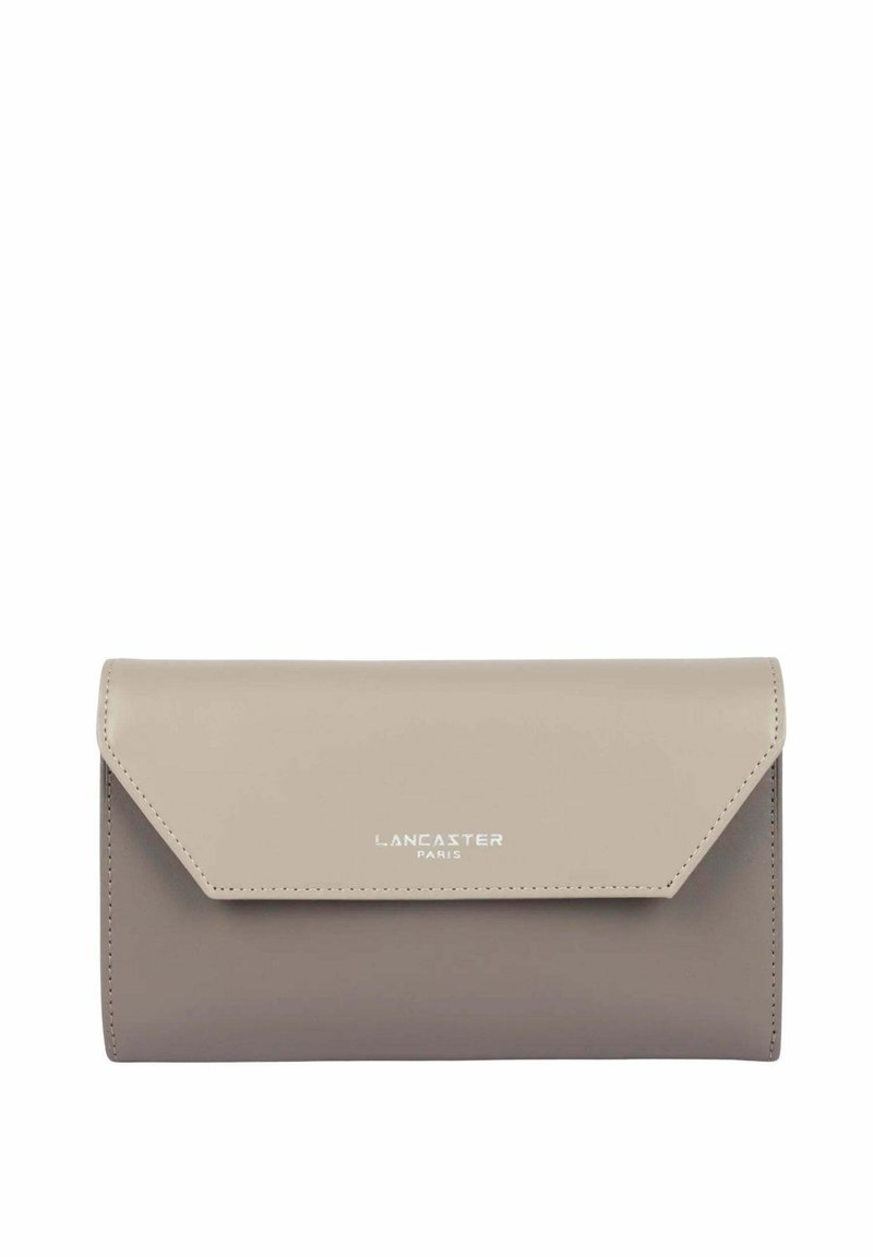 Portafoglio Lancaster Paris in pelle grigia e taupe bicolore; presenta una chiusura a pattina, una texture liscia e un logo impresso sul davanti.
