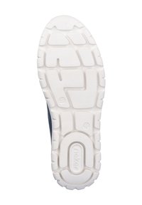 Semelle de chaussure en caoutchouc blanc texturé. Présente de profonds sillons et un talon arrondi, marqué du nom de la marque "rieker" et de la taille "37".