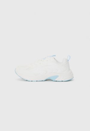 Trainers - white