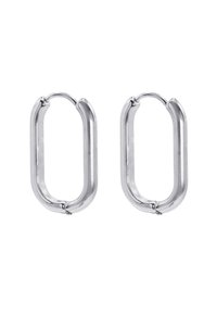 Orecchini a cerchio in argento con una forma ovale allungata, caratterizzati da una superficie liscia e lucida e da un design con chiusura sicura.