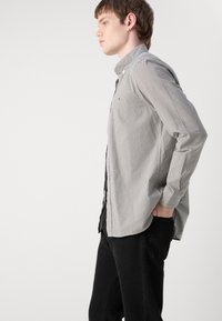 Thumbnail Image 7