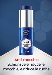Crema Nivea Men 2-in-1 contro le macchie e le rughe in una bottiglia blu con accenti argentati, 30 ml, dotata di erogatore a pompa e design esagonale.