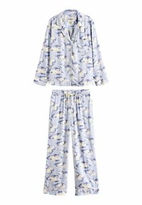 Ljusblå pyjamasuppsättning gjord av mjukt tyg, med ett blommönster i vitt, lila och gult. Toppdelen har en ficka och knäppning med knappar.