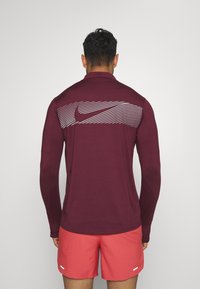 Nike Performance Sport T-Shirt - night maroon