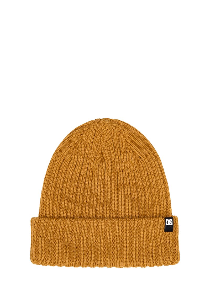Berretto lavorato a maglia in giallo senape con una texture a coste. Presenta un risvolto e una piccola etichetta nera sul lato.
