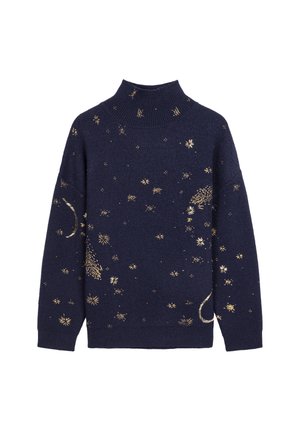 Pull bleu marine avec un col montant, orné de motifs d'étoiles et de lunes dorés. Texture en tricot et coupe décontractée avec des épaules tombantes.