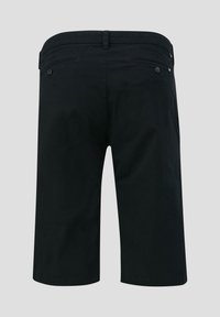 Shorts noirs en tissu léger, dotés de deux poches arrière avec des boutons et d'une coupe droite.