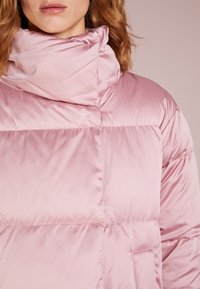WEEKEND MaxMara Kurtka puchowa