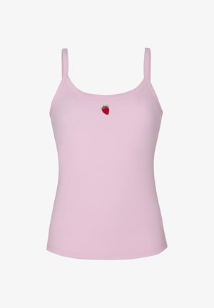 Top de tirantes de canalé de color rosa claro con tirantes finos y una pequeña fresa roja bordada centrada debajo del escote.