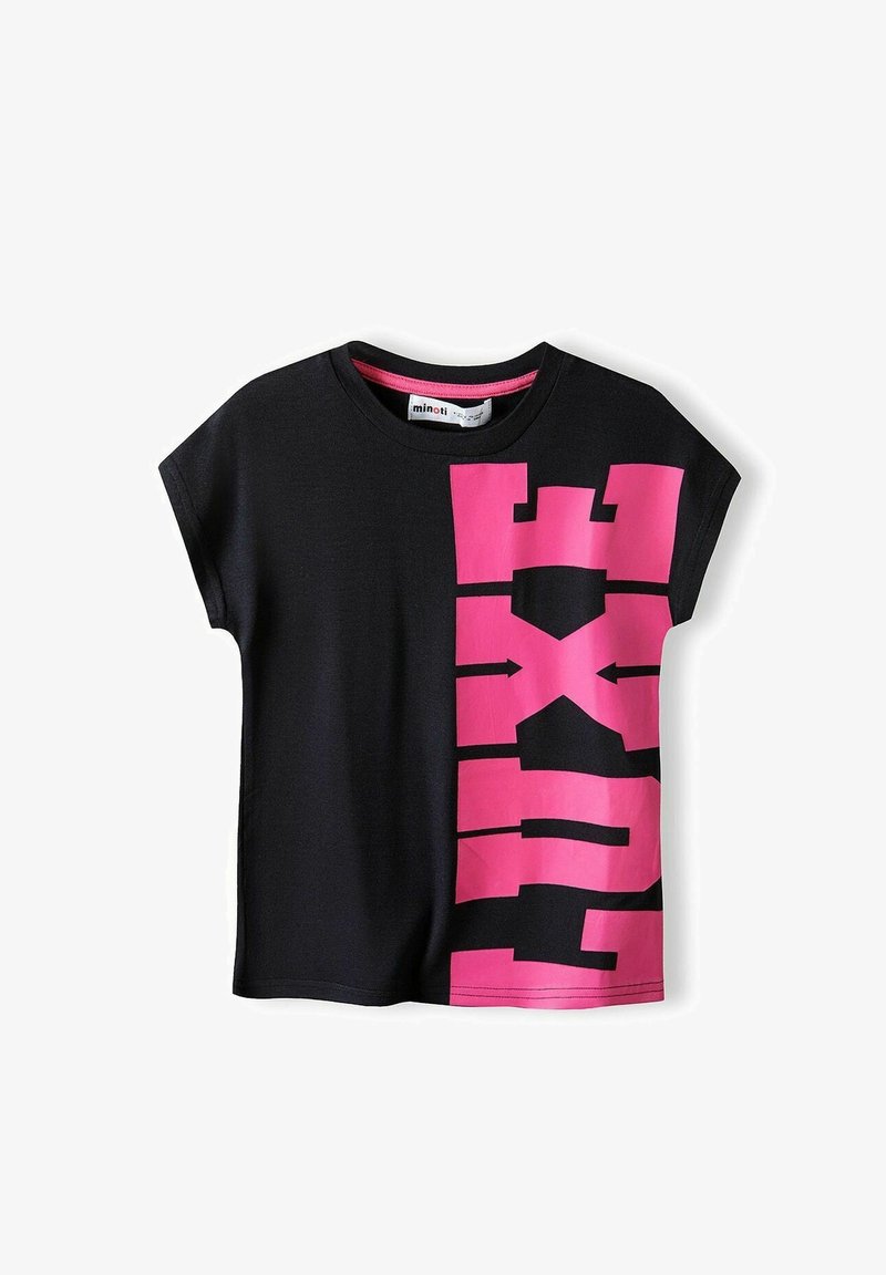 Juoda trumpų rankovių marškinėliai su didelėmis rožinėmis blokų raidėmis vienoje pusėje, su apvaliu iškirpimu ir minkšta medvilne.