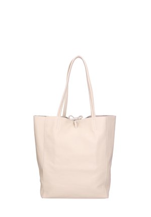 Sac en cuir de couleur crème avec une finition texturée, deux longues poignées et un cordon de serrage en haut.