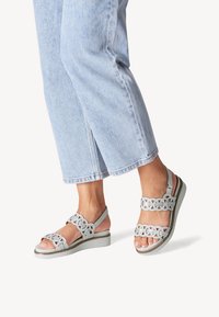 Tamaris Plateausandalette - white