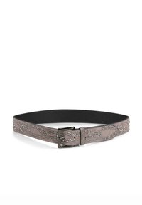 Gürtel aus grauem Wildleder mit glattem schwarzen Innenfutter, verziert mit dekorativen silberfarbenen Nieten in wellenförmigem Muster und einer Metallschnalle.