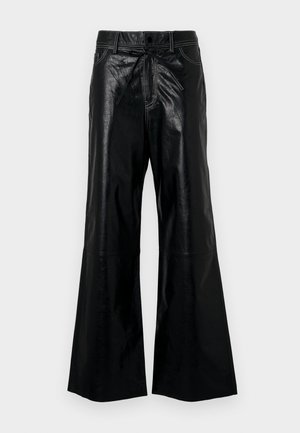 Zwarte neplederen broek met wijde pijpen, een trekkoord in de taille, zijzakken en contrasterende stiksels. Zachte textuur en een losse pasvorm.