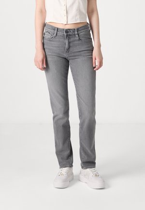 Vaqueros gris ajustados con un diseño clásico de cinco bolsillos, confeccionados en tejido de denim suave con un aspecto ligeramente desgastado y detalles de costura sutiles.