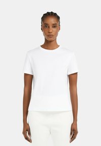 T-shirt bianco a maniche corte con scollatura rotonda, realizzato in tessuto morbido, con taglio dritto e design minimalista.