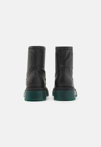 Copenhagen Studios CPH1007 - Bottines à plateau - black/green
