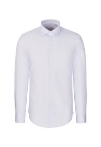 Chemise blanche homme à manches longues avec col classique et fermeture boutonnée sur fond blanc.