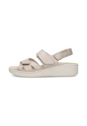 Sandalo beige con punta aperta, cinturini regolabili e suola imbottita, progettato per comodità e uso quotidiano.
