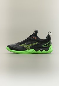 Μαύρο και νέον πράσινο αθλητικό παπούτσι με άνω μέρος από δίχτυ, κλείσιμο με κορδόνια και μαξιλαρωμένη σόλα με την ονομασία "Wave Luna".