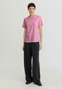 hessnatur T-shirt basic - rosa