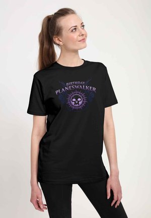 MAGIC THE GATHERING DEATH PLANESWALKER BIRTHDAY - T-shirt con stampa - black