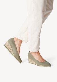 Tamaris Wedges - sage