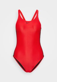 Bañador rojo de una sola pieza con paneles laterales negros, que presenta un diseño de tirantes cruzados y un logo de Nike en el pecho. Tela suave y elástica.