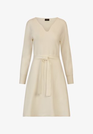 Abito lavorato a maglia in crema con scollatura a V, maniche lunghe e vita con cintura. Forma a trapezio, texture morbida e colore uniforme senza motivi.