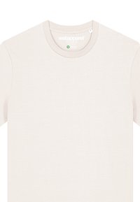 Helles beiges T-Shirt mit kurzen Ärmeln und Rundhalsausschnitt, aus weichem Stoff gefertigt. Verfügt über ein Markenschild am Hals und hat eine minimale Textur.