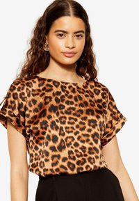 Friends Like These REGULAR FIT - PRINTED UTILITY SHORT SLEEVE - Tričko s potlačou - brown