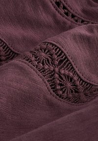 Next V-NECK BUBBLE HEM - Marškinėliai su spaudiniu - red print
