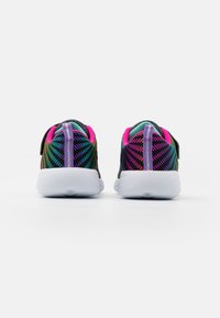 Skechers Performance GO RUN 600 SHIMMER SPEEDER UNISEX - Sapatos para corrida em estrada - black/multicolor