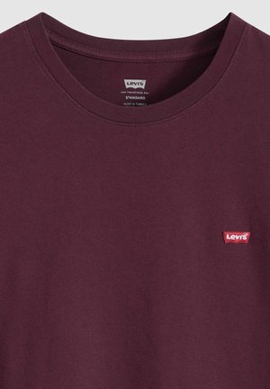 Dark burgundy crew neck Levi's T-shirt with small red Levi's logo patch on the left chest, labeled as Standard, made in Turkey.