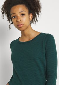Vero Moda VMCARE STRUCTURE O-NECK - Camisola - sea moss